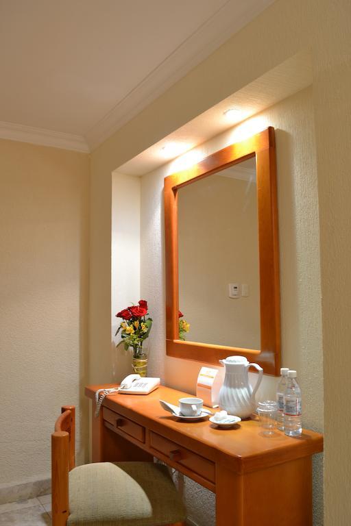 La Posada Hotel Y Suites San Luis Potosí Екстериор снимка